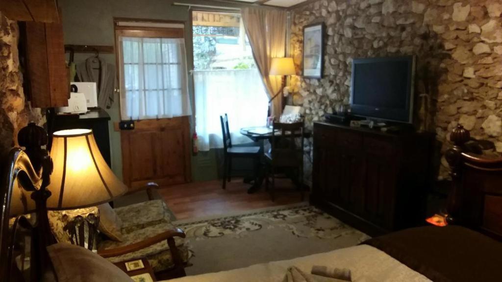 A La Folly Too The Old Workshop Bed & Breakfast Murray Bridge Exterior photo